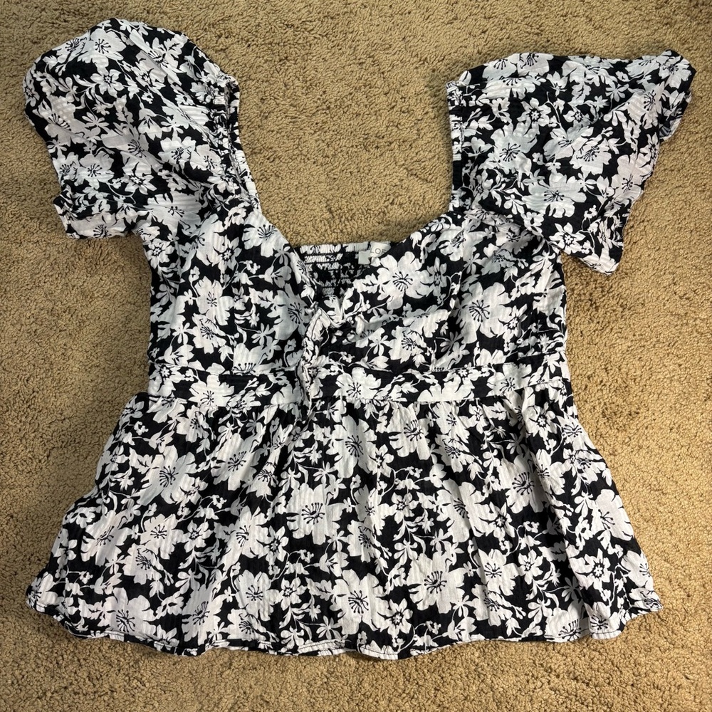 LOFT‎ Black and White Floral Puff Sleeve Blouse